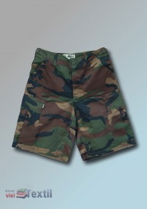 McAllister-Shorts in woodland